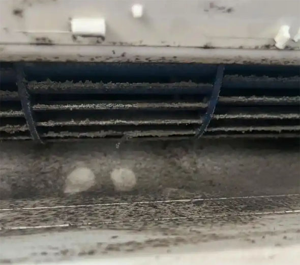 恩阳空调吹的风有股烧焦味是怎么回事